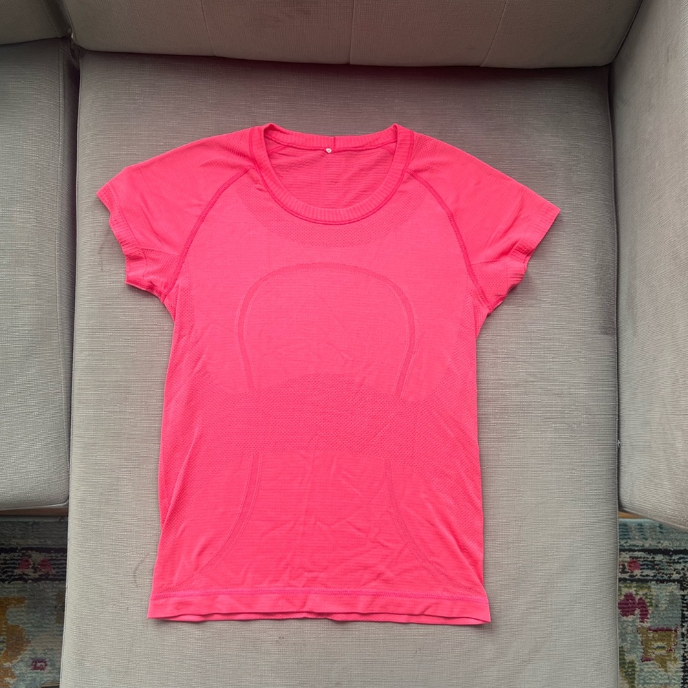 Lululemon Swiftly Tech Short-Sleeve Waist length, Size 6,  PINK